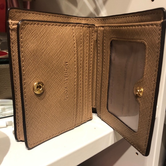 Michael Kors wallet - Picture 2 of 5